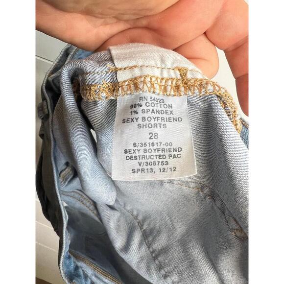 Gap Sexy Boyfriend Destructed Light Wash Distressed Cuffed Shorts Size 28 - Picture 11 of 12